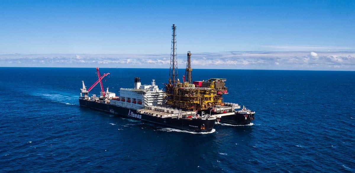 Brent Delta topsides removal by Pioneering Spirit.