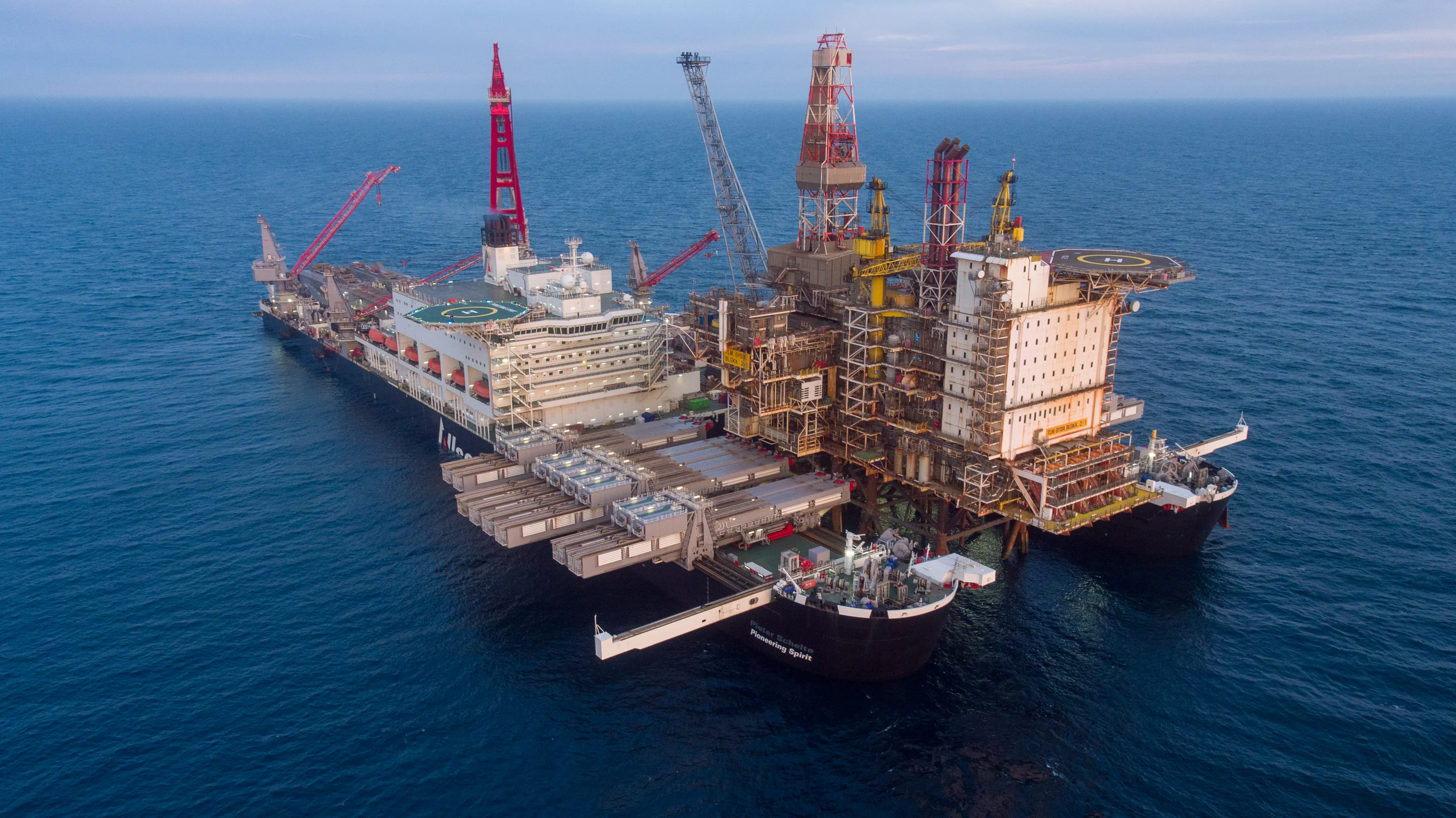 Offshore decommissioning Pioneering Spirit