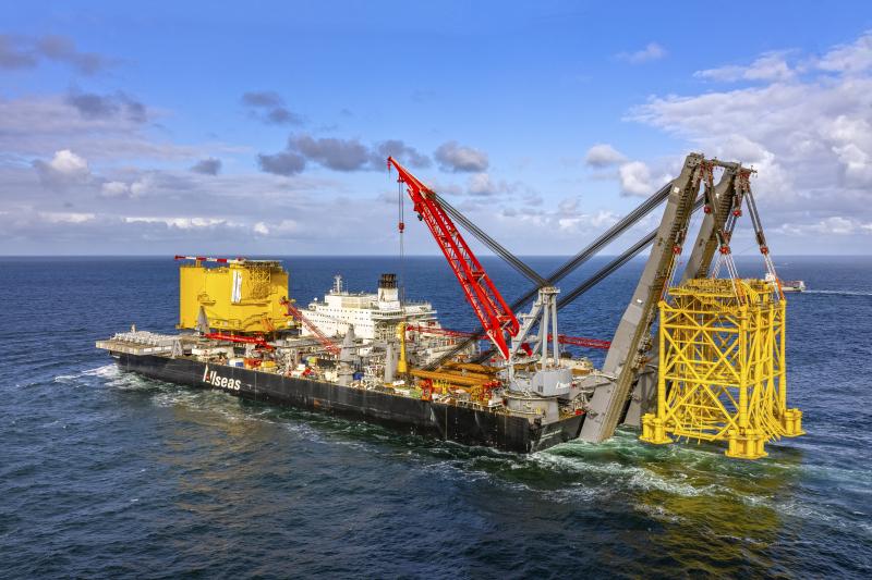 Pioneering Spirit en route to the BorWin5 wind development